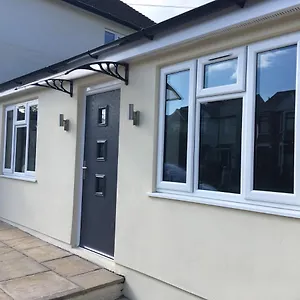 Beechfield House Modern Studio Self-contained Unit With Free Wifi And Parking And Kitchen Area 4m From Centre And Castle , Cardiff United Kingdom