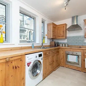 Pass The Keys Bright Modern One Bed - Centre Bath