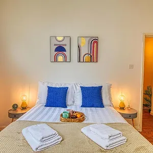 2 Bedroom In Centre With Garden & Free Parking Bath